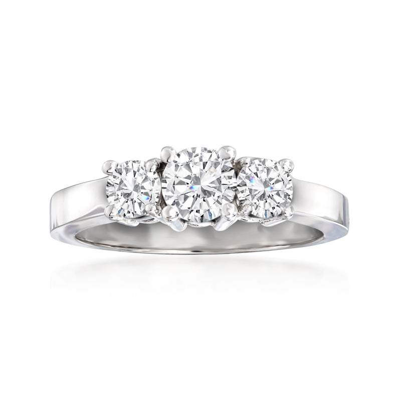 Three-stone diamond ring in 14kt white gold with three round-cut stones