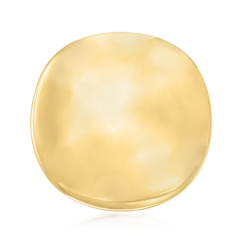 Round cocktail ring in yellow gold over resin, polished domed face