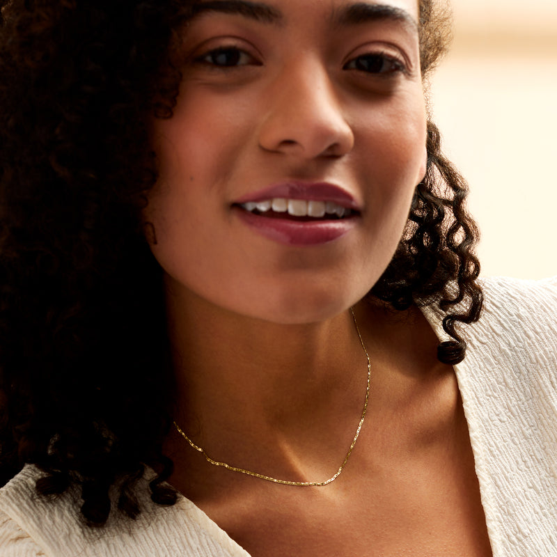 14kt yellow gold Lumachina-chain choker necklace worn close to the neck