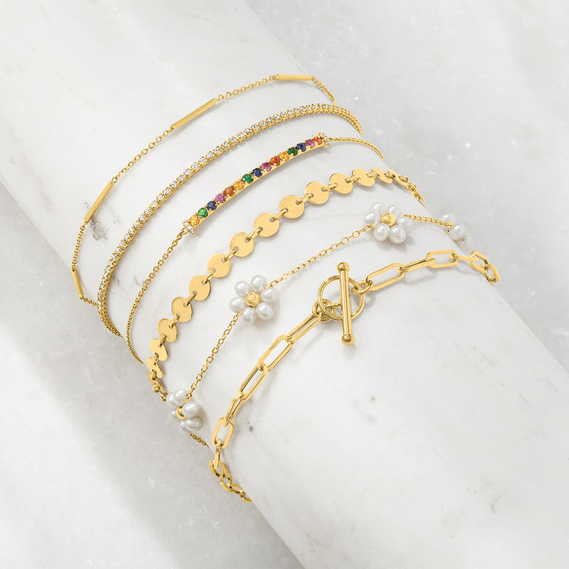 14kt yellow gold paper clip link bracelet with toggle clasp on display