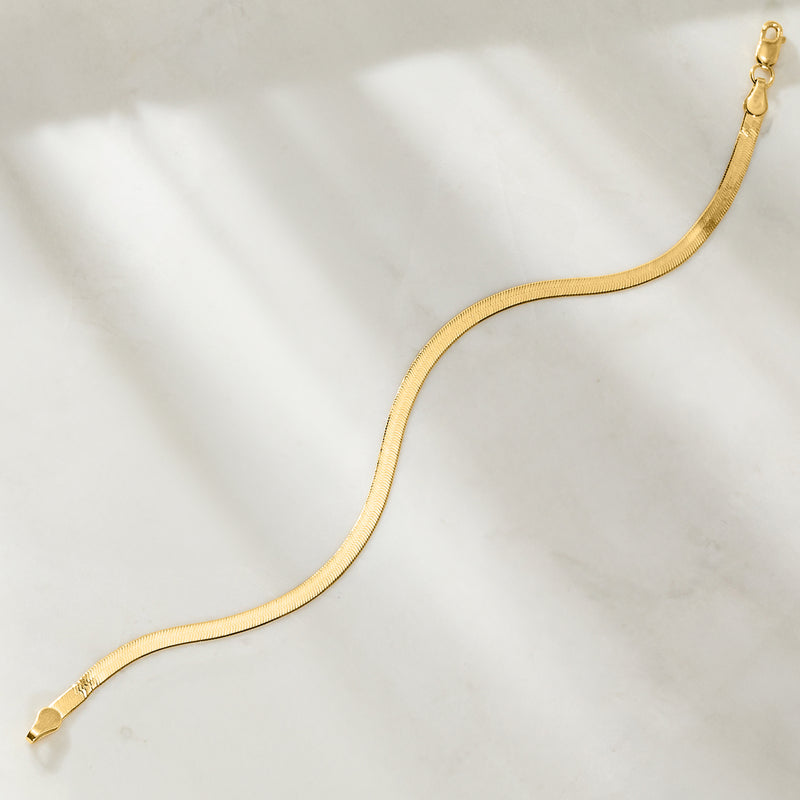 Yellow gold herringbone bracelet chain with end links and toggle clasp