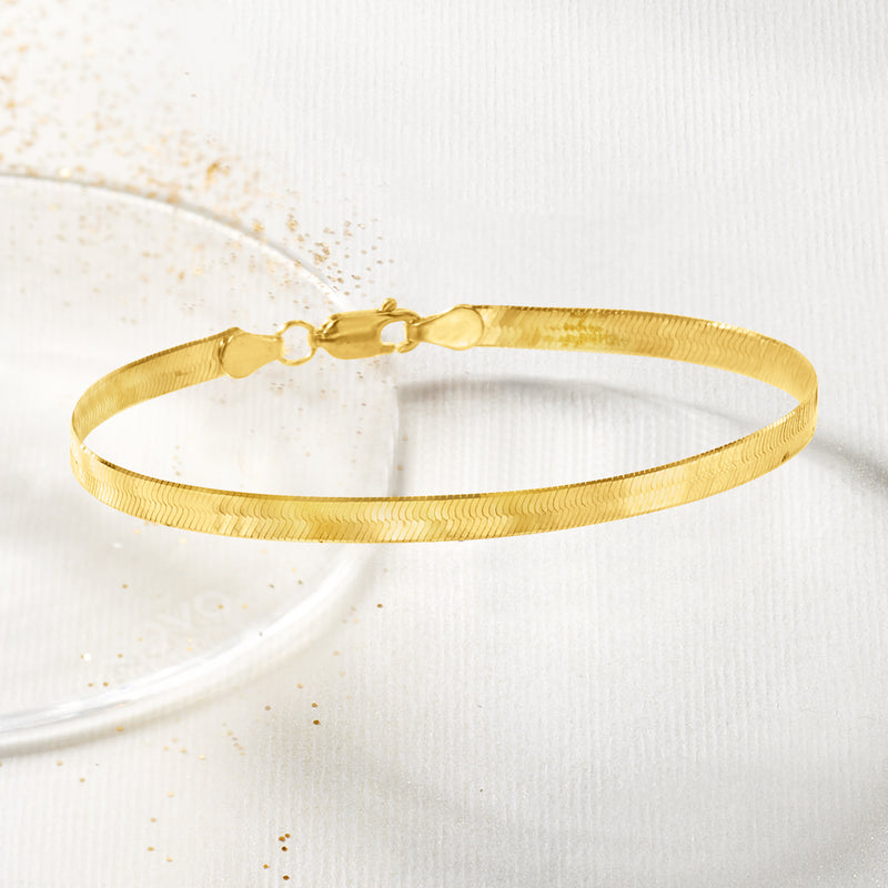 14kt yellow gold herringbone bracelet with small link clasp centered