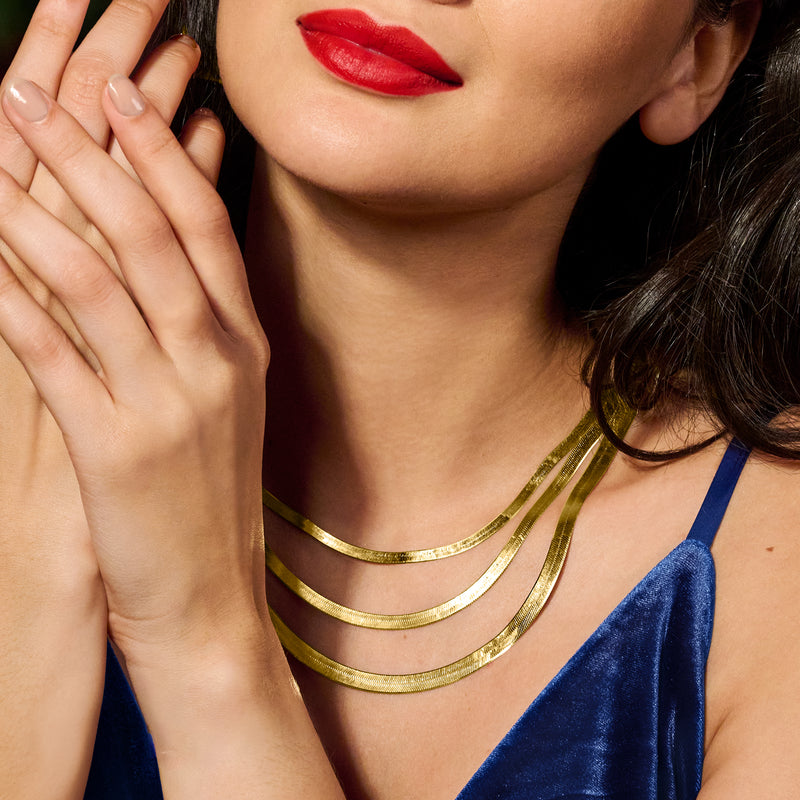 14kt yellow gold chain necklace with layered look on neckline