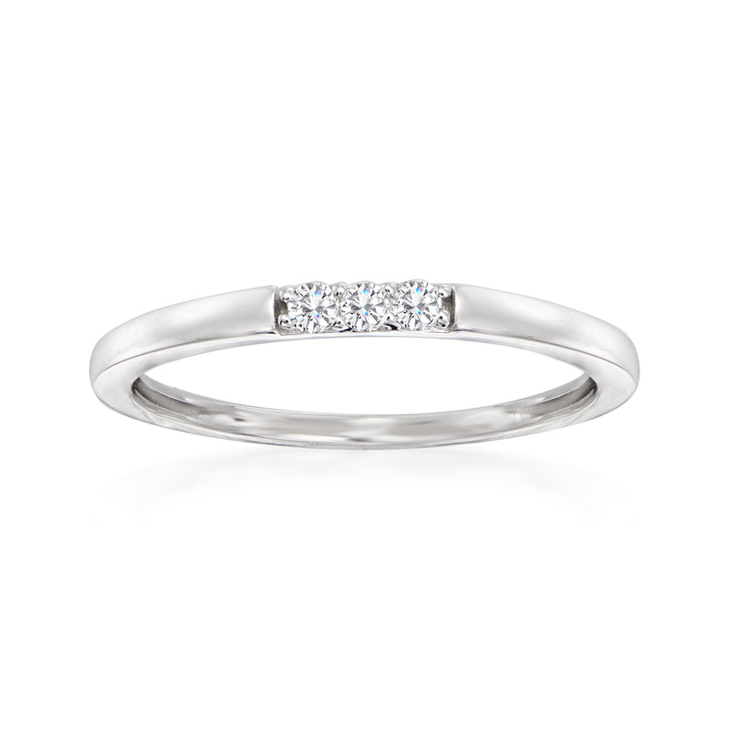 14kt white gold ring with center diamond row