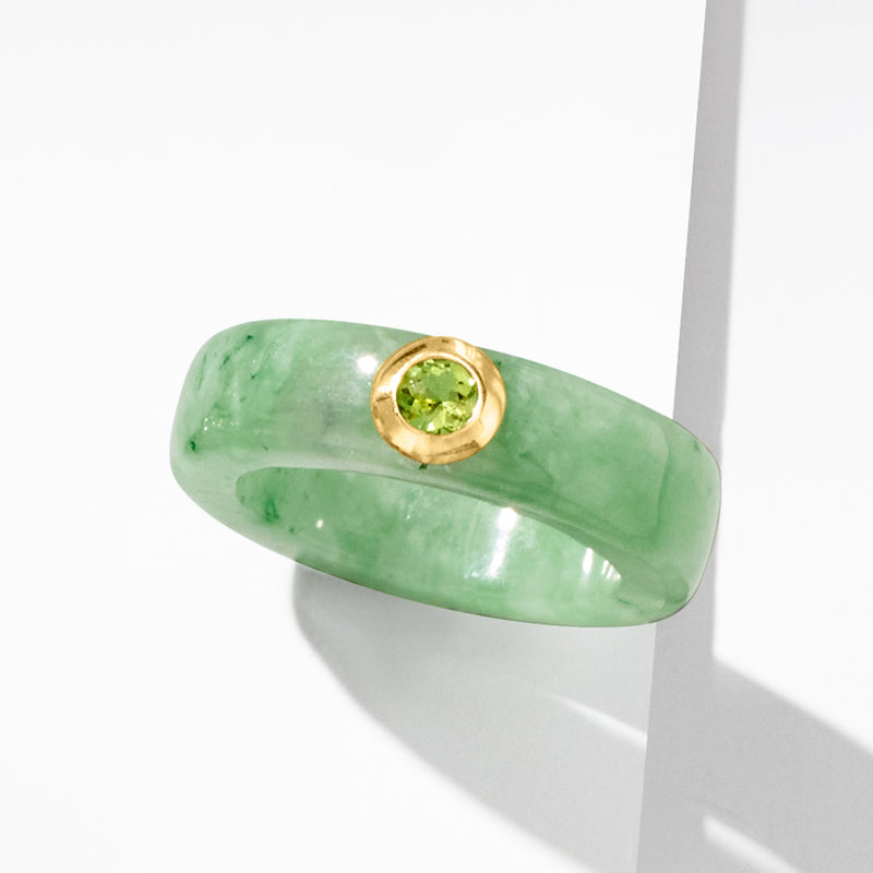 Jade ring with green peridot stone in a round yellow gold setting