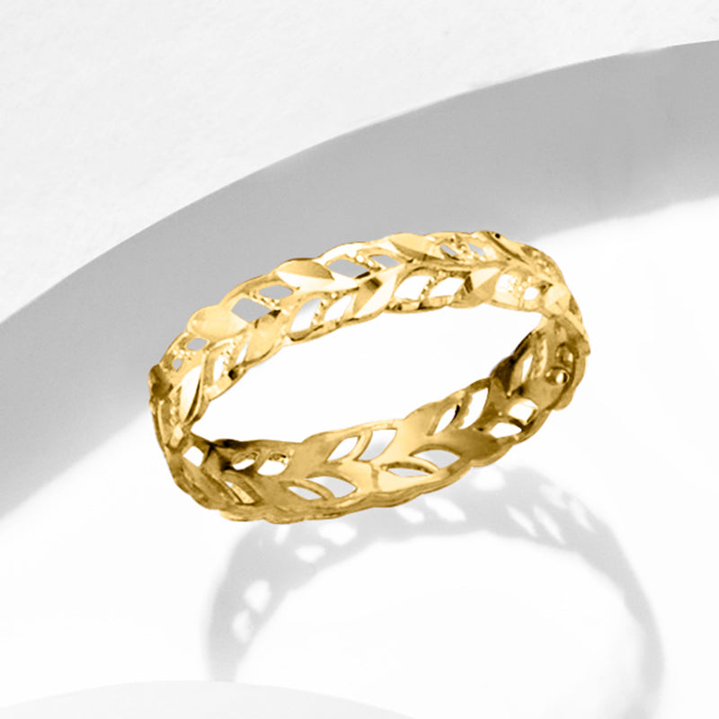 14kt yellow gold openwork leaf ring, angled view of linked lattice leaf pattern