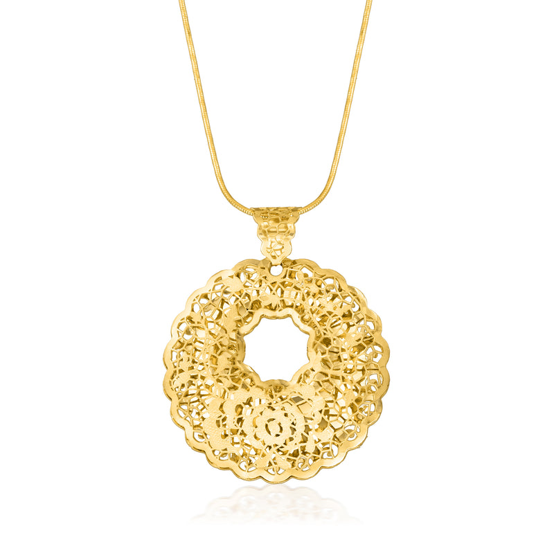 14kt yellow gold pizzo-style medallion pendant with openwork circular design