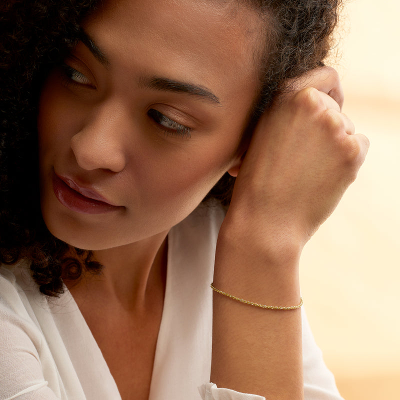 Twisted rope-chain bracelet in 14kt yellow gold on wrist