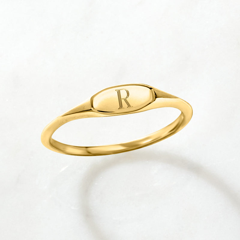 Personalized oval signet ring in 14kt yellow gold, oval top engraved R