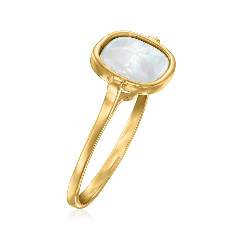 14kt yellow gold ring with oval bezel and mother-of-pearl center, side view