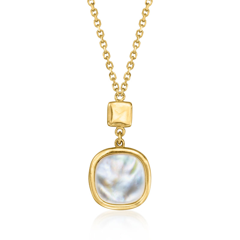 14kt yellow gold chain necklace with round mother-of-pearl pendant in bezel