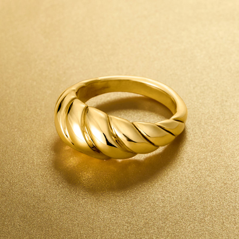 14kt yellow gold shrimp-motif ring, glossy ridged band design