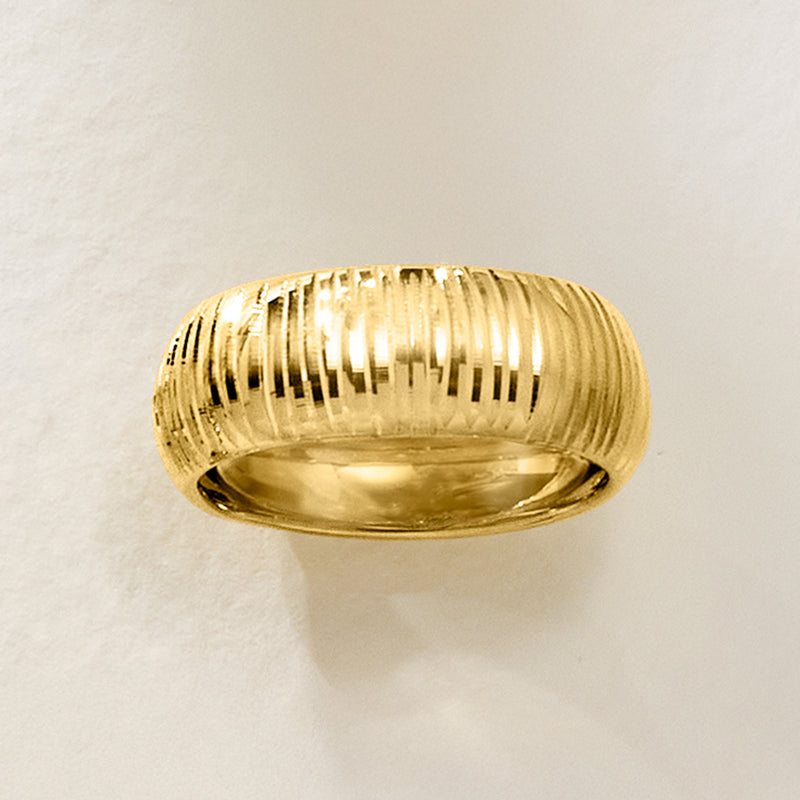 Yellow gold diamond-cut band ring, top view showing vertical ridged surface