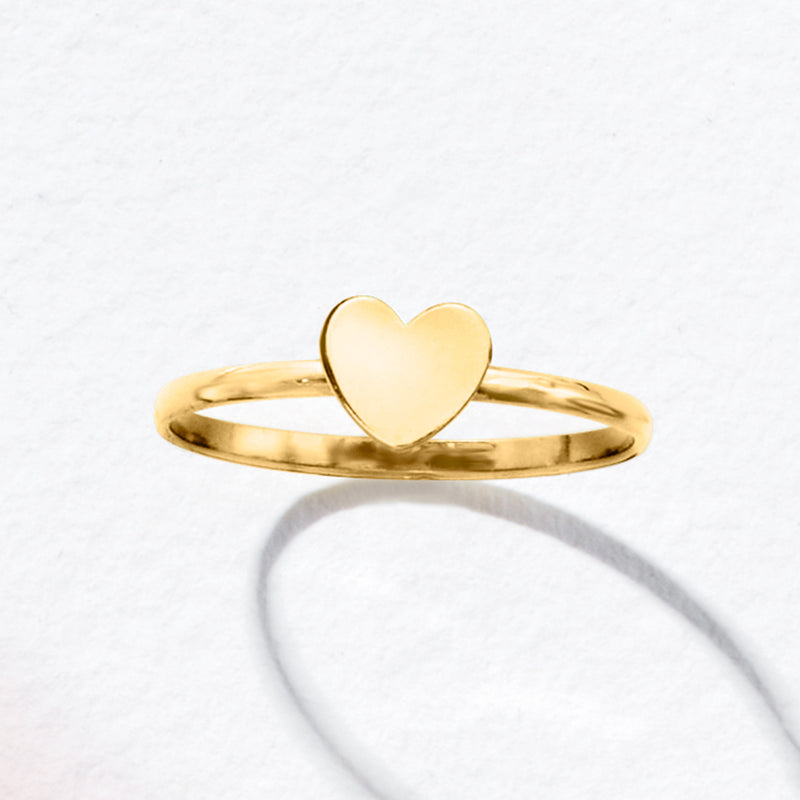 Yellow gold heart ring, flat heart face centered on slender band