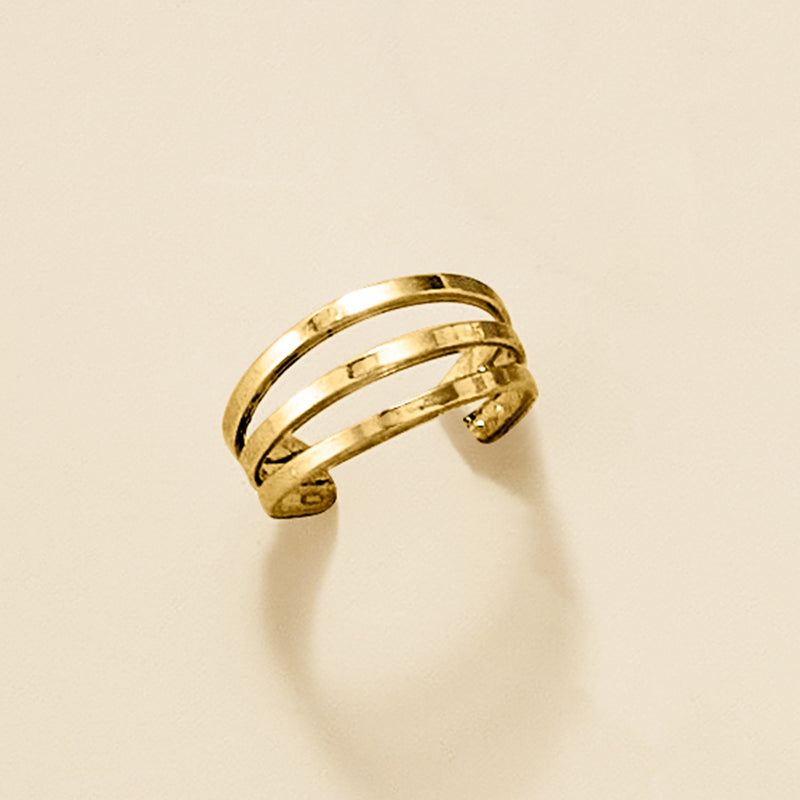 Three-row yellow gold ear cuff with angled open ends