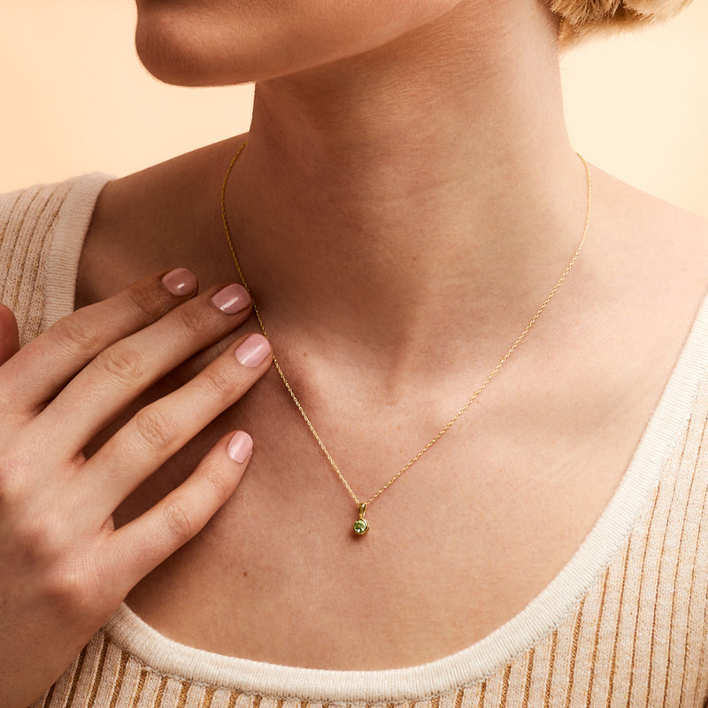 14kt yellow gold peridot pendant necklace with small round green stone