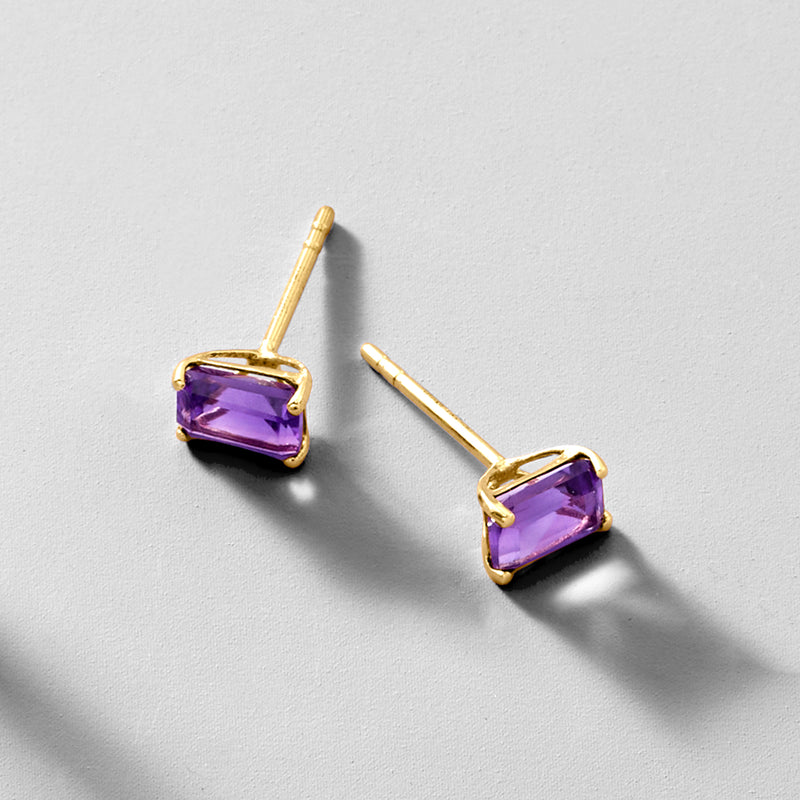 14kt yellow gold amethyst stud earrings with purple cushion-cut gemstone