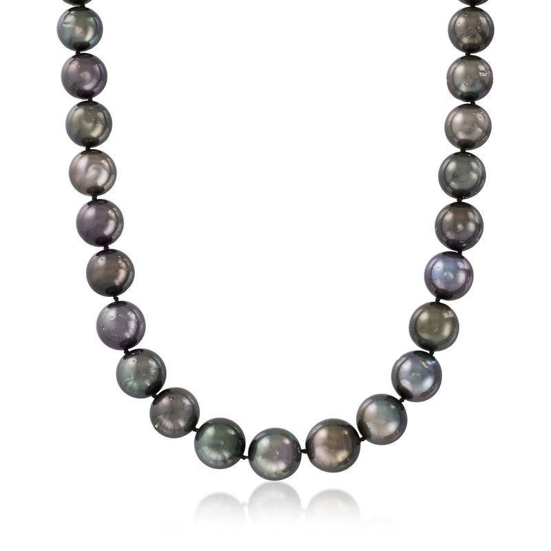 Black cultured pearl strand necklace with round dark gray pearls