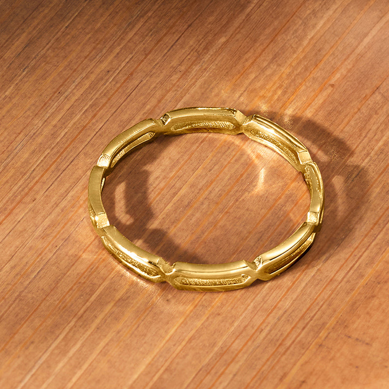 Yellow gold paper-clip link ring with smooth rectangular links, open band