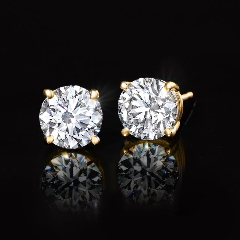 Round diamond stud earrings with bright facets, 14kt yellow gold prong setting