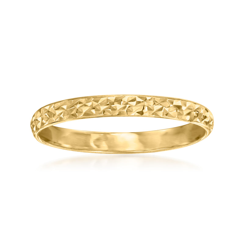 18kt yellow gold diamond-cut band ring with faceted texture and polished interior
