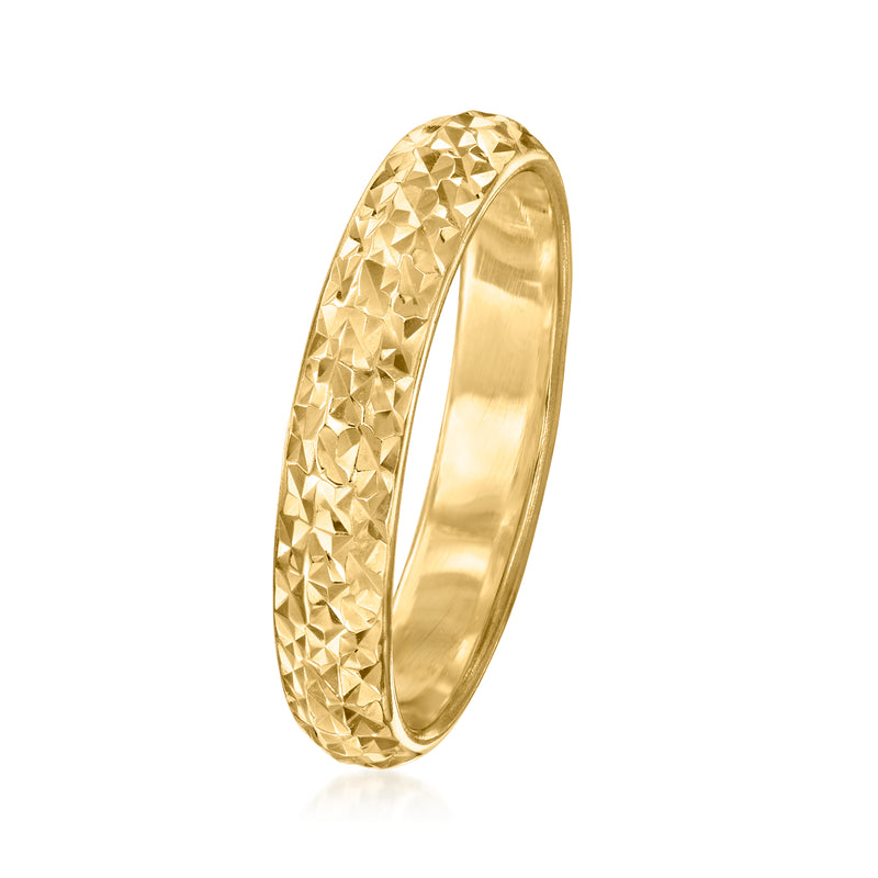 18kt yellow gold diamond-cut ring featuring a faceted side pattern and slim polished band