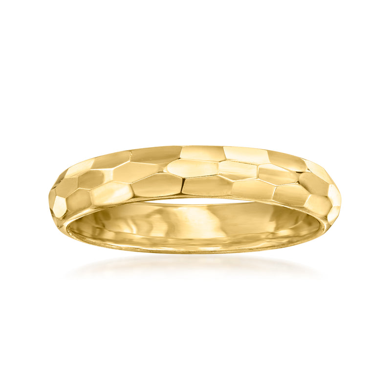 18kt yellow gold faceted ring, oval top with shiny geometric facets