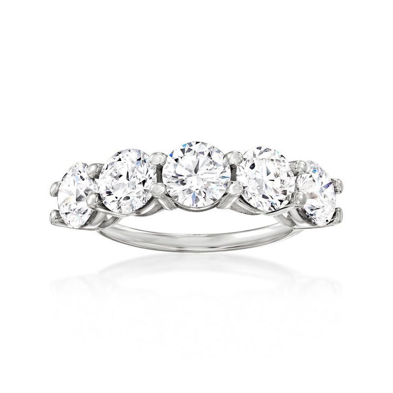 Five-stone round diamond ring, 14kt white gold with five clear stones in prongs