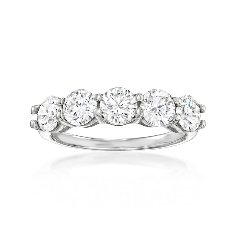 Five-stone diamond ring in 14kt white gold with five round prong-set stones
