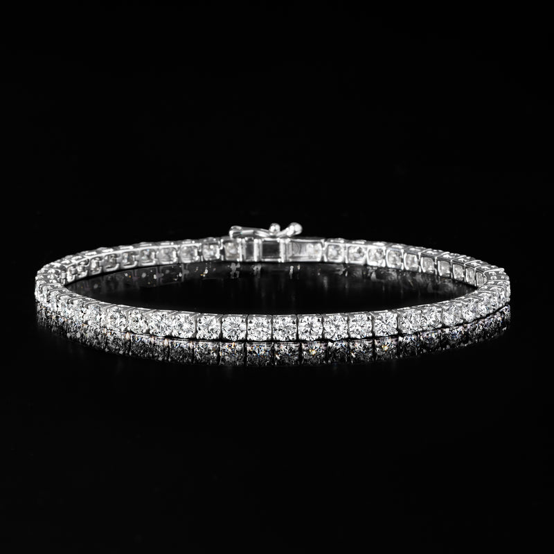 Diamond tennis bracelet in 14kt white gold with a continuous row of round stones