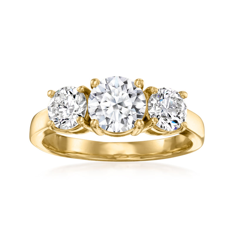 Three-stone diamond ring in 14kt yellow gold, with three round brilliant diamonds