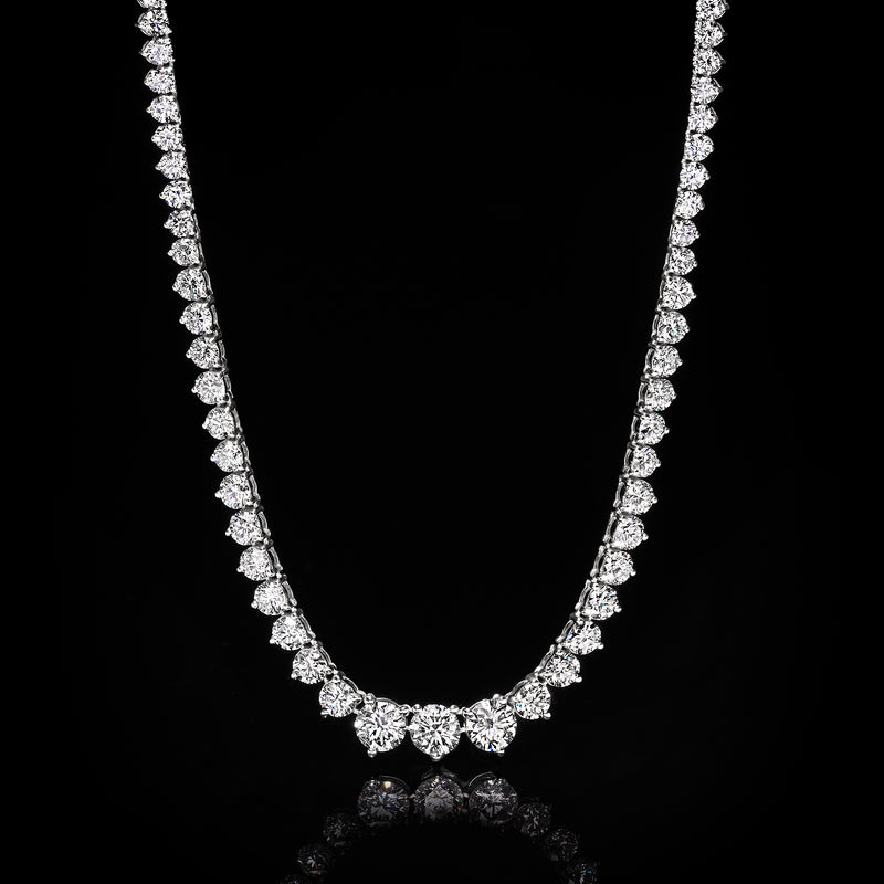 Graduated diamond tennis necklace in 14kt white gold, closely set round stones