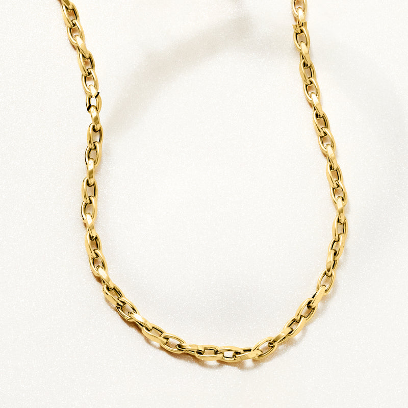 Twisted cable-link gold necklace close-up of oval link sections