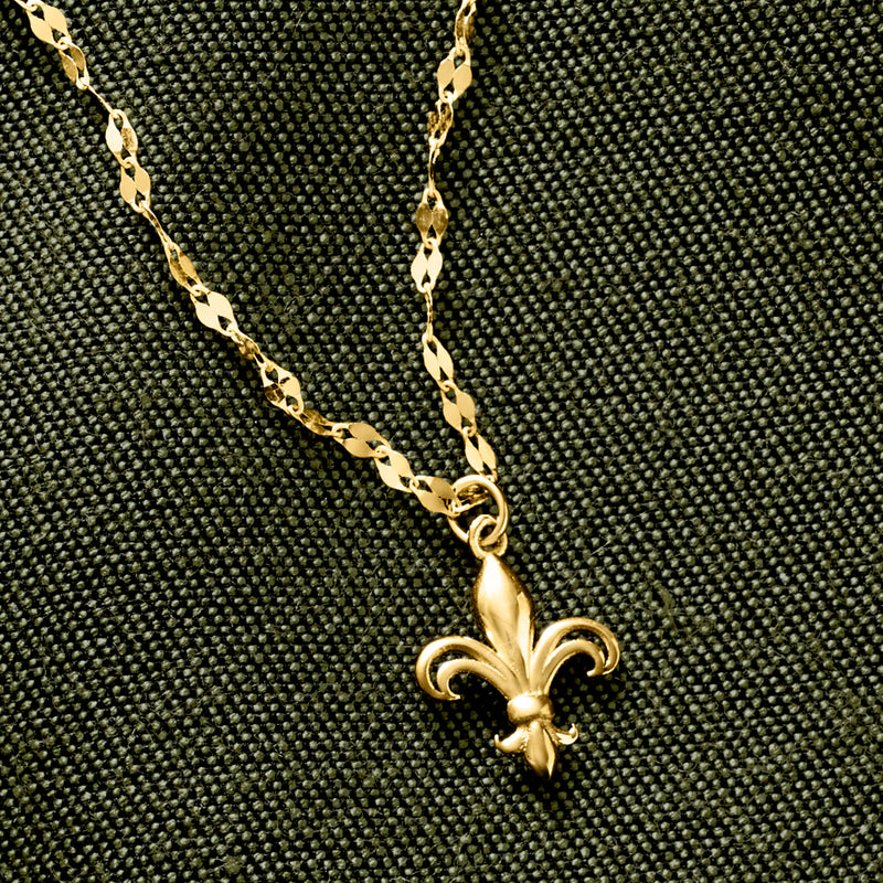 14kt yellow gold fleur-de-lis pendant with faceted chain links