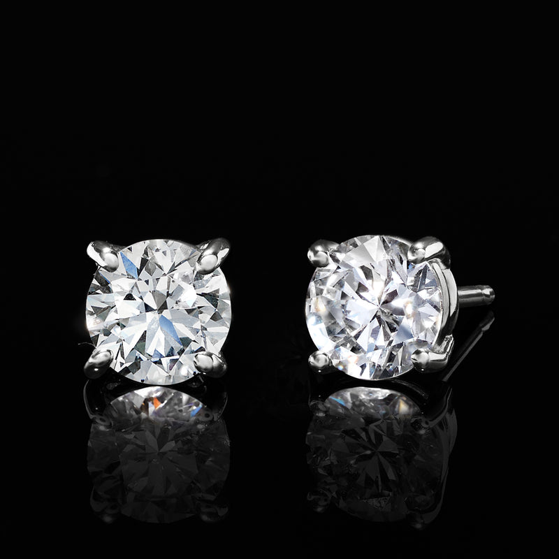Round brilliant-cut diamond stud earrings in 14kt white gold, prong-set