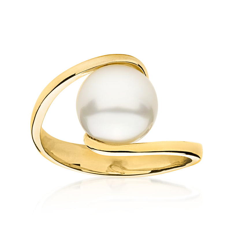 Cultured South Sea pearl ring in yellow gold with a smooth, oval white pearl