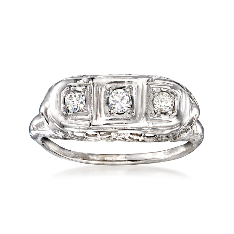 Three-stone diamond filigree ring in 18kt white gold with rectangular settings