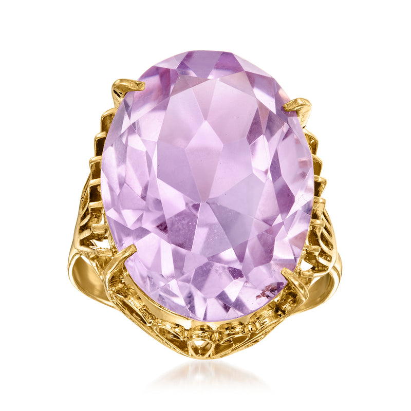 Oval amethyst cocktail ring in 18kt yellow gold with ornate prong setting