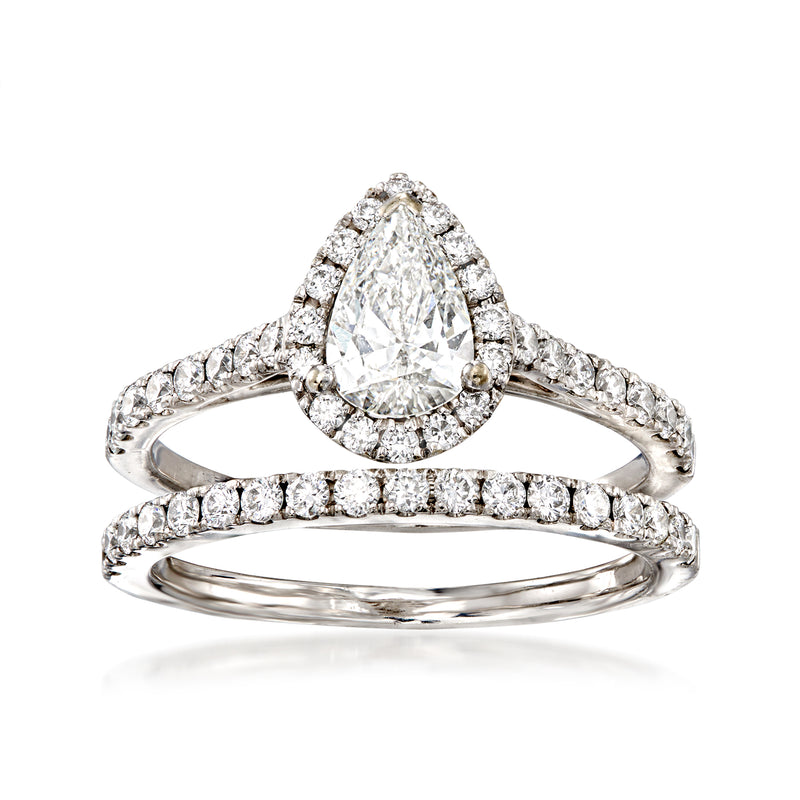 Diamond bridal set in 14kt white gold with pear-cut center stone