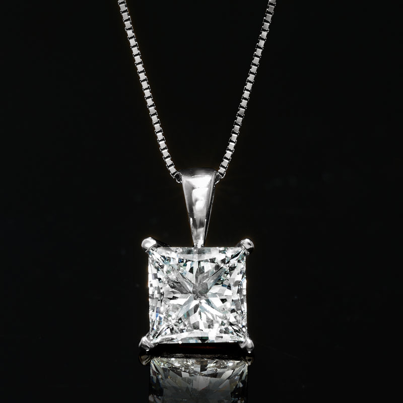 Princess-cut diamond pendant in 14kt white gold with four-prong setting