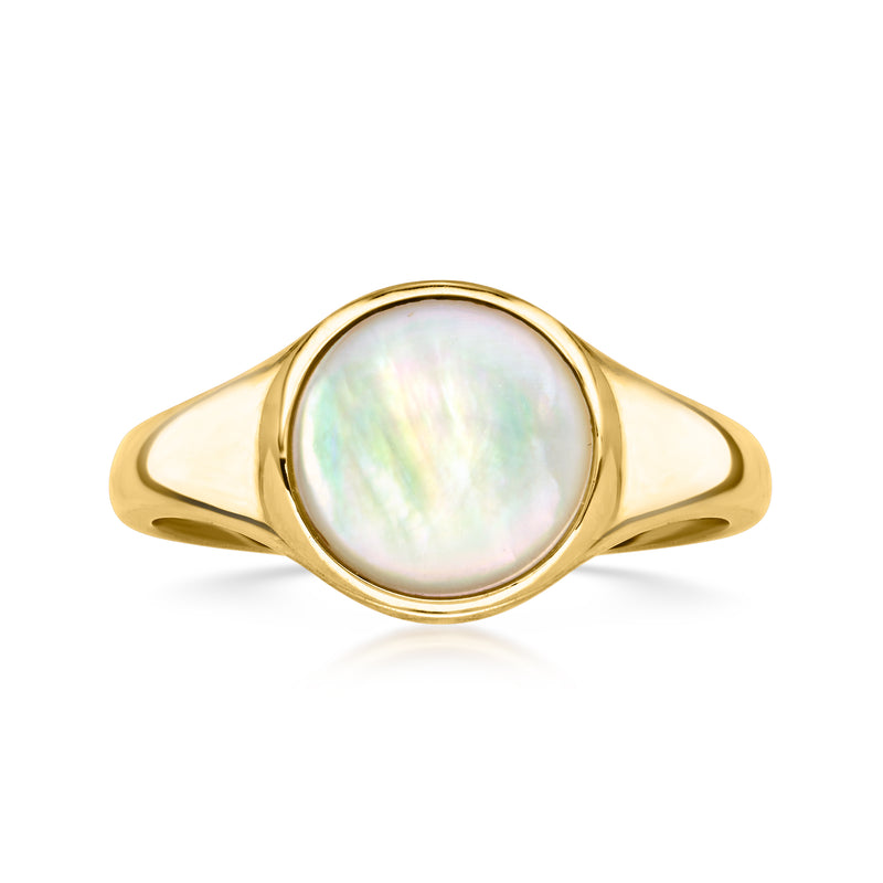 14kt yellow gold ring with oval mother-of-pearl center