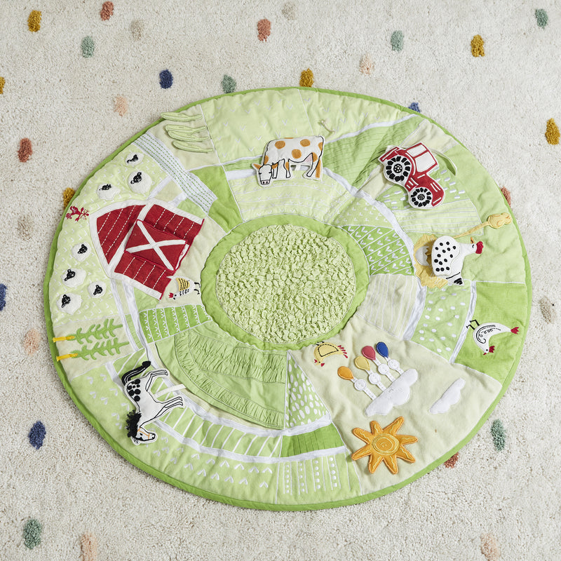 Round farm-themed activity play mat, green with sewn animal patches and star detail