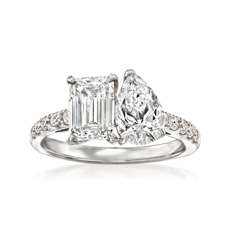 Toi et Moi diamond ring in white gold with emerald and pear-cut stones