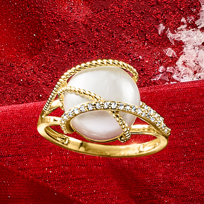 Cultured pearl and diamond ring in 14kt yellow gold with twisted bands
