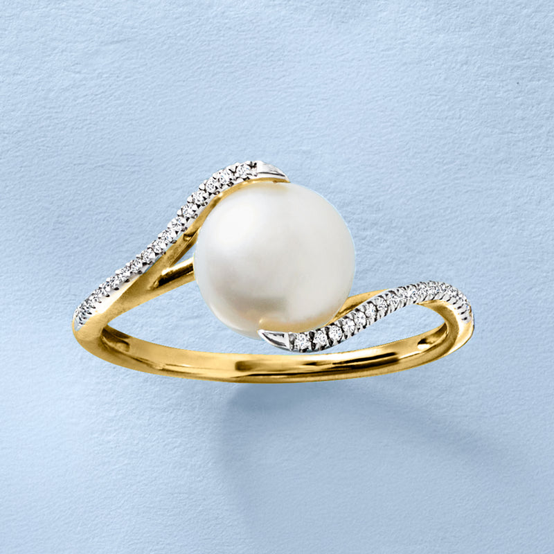 14kt yellow gold cultured pearl ring with large white pearl and bright diamond accents