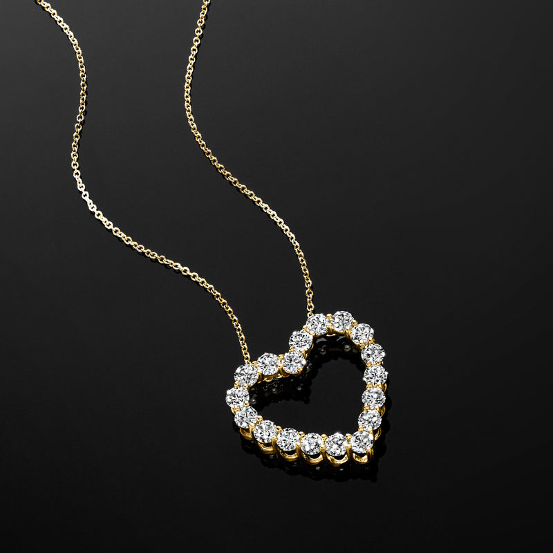Heart pendant necklace in yellow gold with lab-grown diamonds
