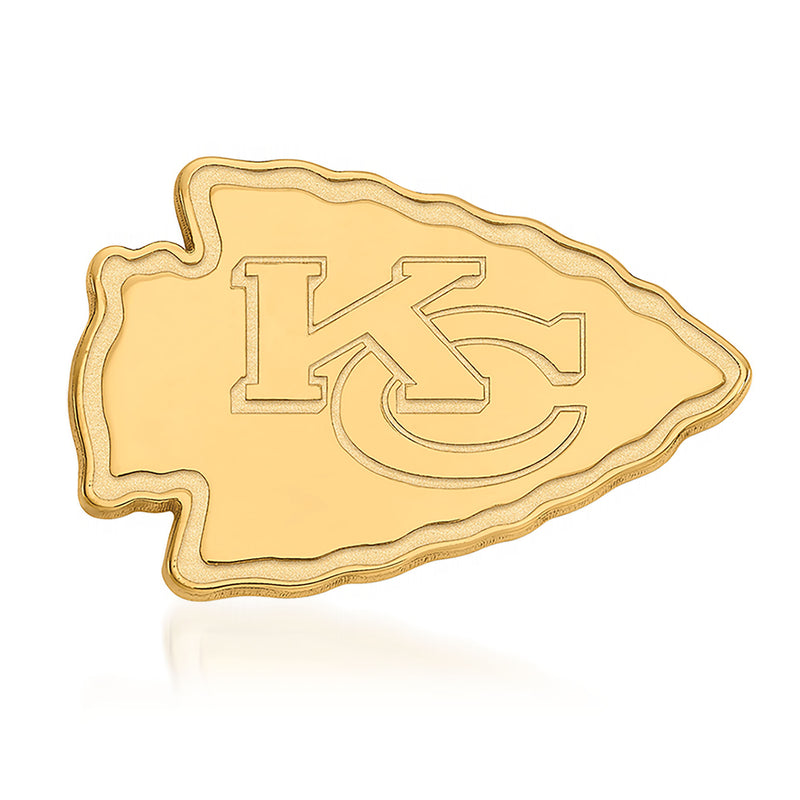 14kt yellow gold Kansas City Chiefs lapel pin with raised 'KC' lettering