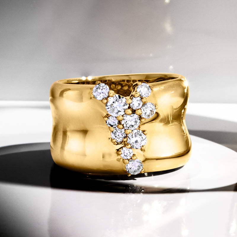 14kt yellow gold diamond ring featuring a vertical scattered cluster of round diamonds