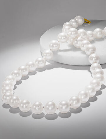 White Cultured Pearl Necklaces Classic Collection