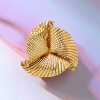 C. 1970 Vintage 14kt Yellow Gold Fluted Fan Pin